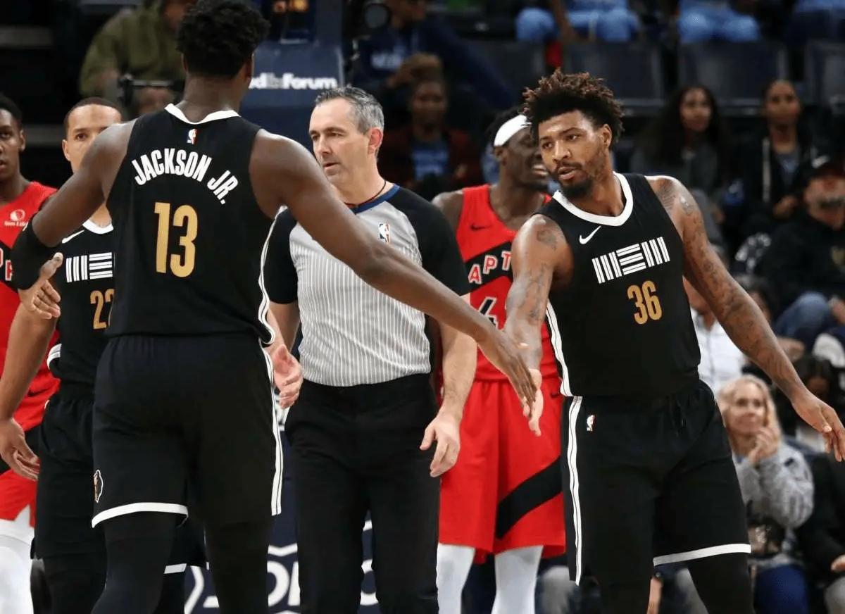 NBA休赛期转会市场，球员动向受关注 