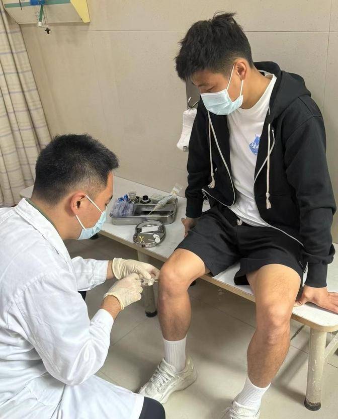 关于球员伤病频发，挑战卫冕之路的信息