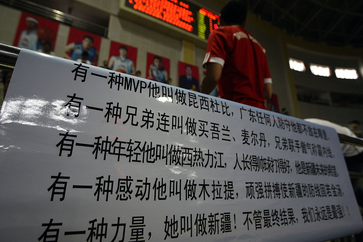 强队遭遇连败，备战下一场泪洒赛场 
