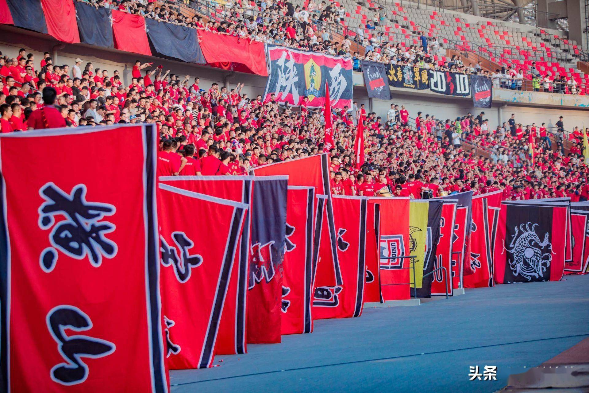 双方实力激烈角逐，比赛过程扣人心弦的简单介绍