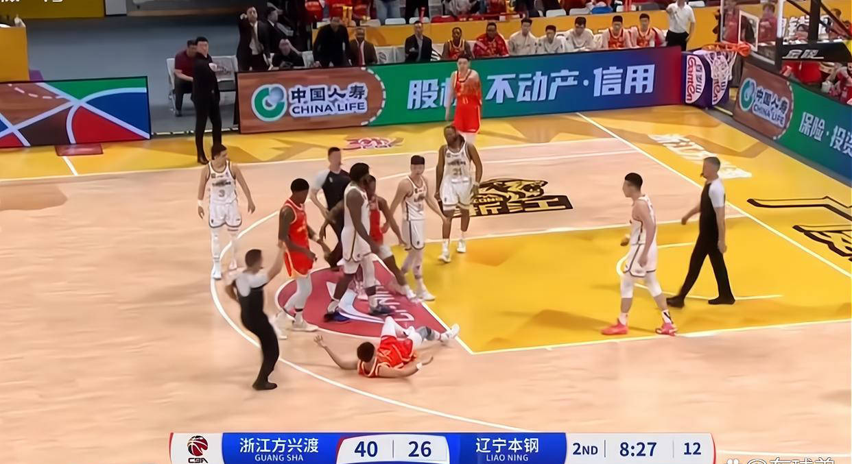 篮球赛场风起云涌，胜负未定局势不明！的简单介绍